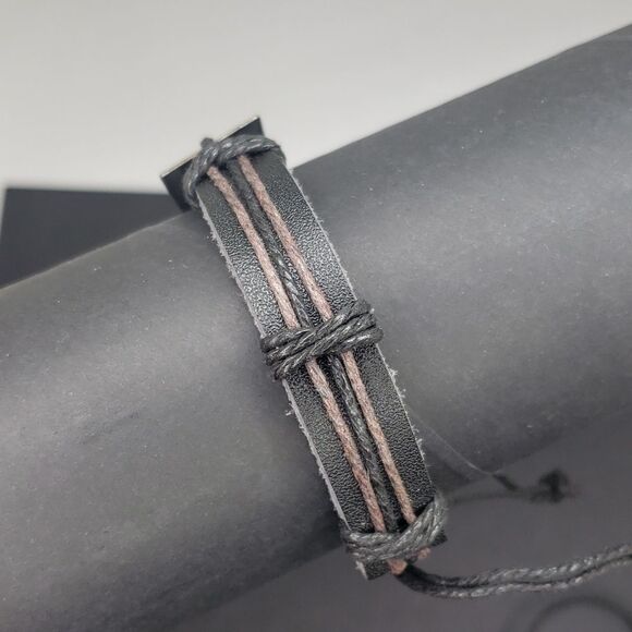 Celtic cross adjustable leather bracelet - Picture 2 of 3